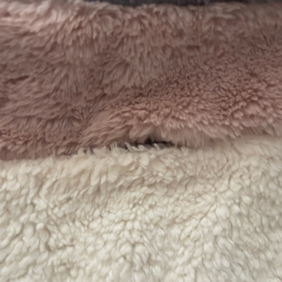 Fuzzy Tri-color coat 🍬 - Picture 3 of 3